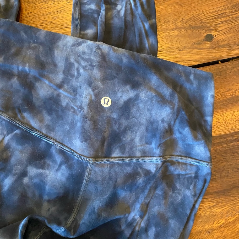 LULULEMON | Diamond Dye Aligns Size 6 High Rise 28” length